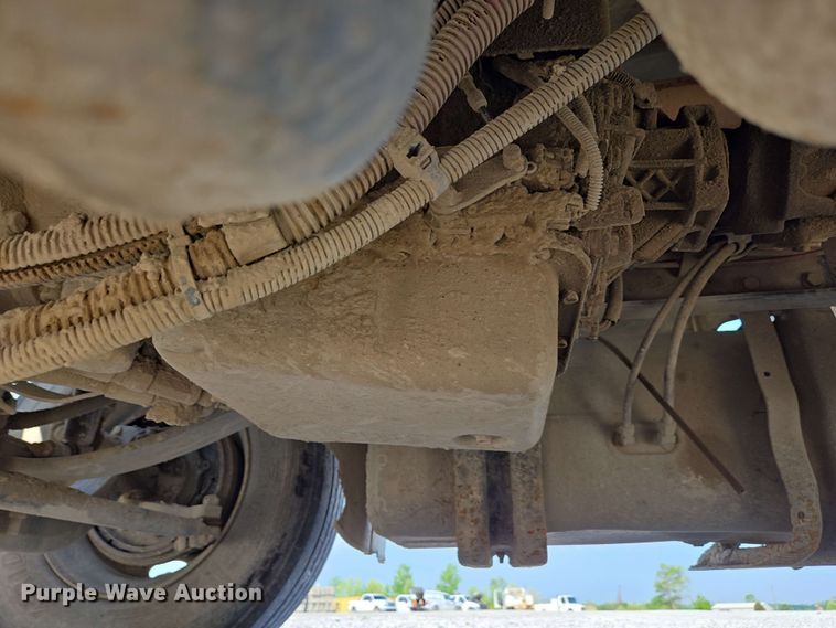 image for item EC4242 2004 Freightliner M2 106 utility / service truck