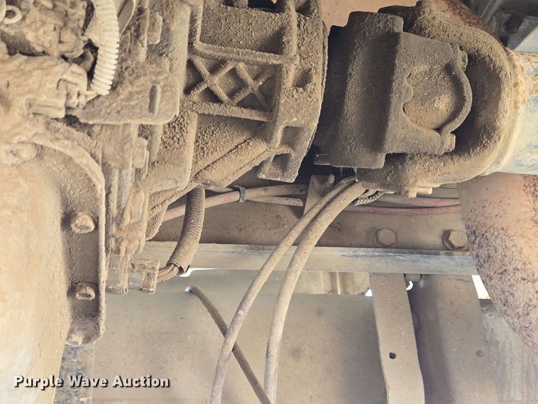 image for item EC4242 2004 Freightliner M2 106 utility / service truck