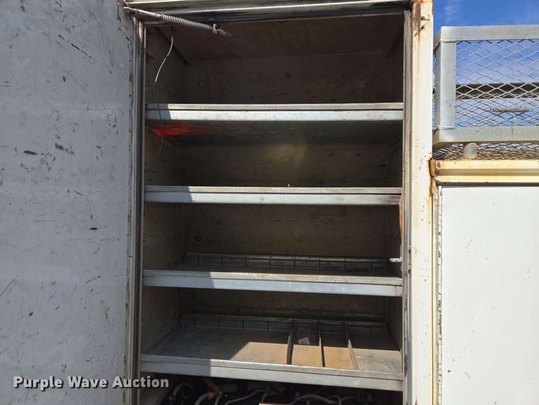 image for item EC4242 2004 Freightliner M2 106 utility / service truck