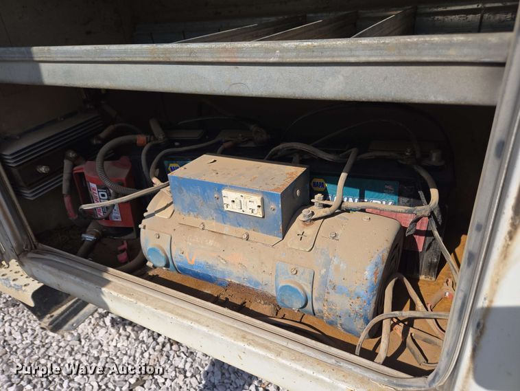 image for item EC4242 2004 Freightliner M2 106 utility / service truck