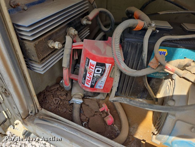 image for item EC4242 2004 Freightliner M2 106 utility / service truck