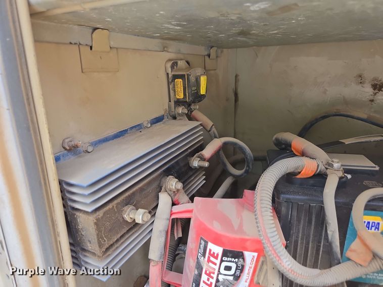 image for item EC4242 2004 Freightliner M2 106 utility / service truck