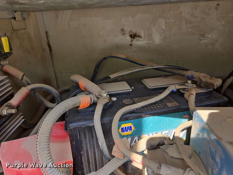 image for item EC4242 2004 Freightliner M2 106 utility / service truck