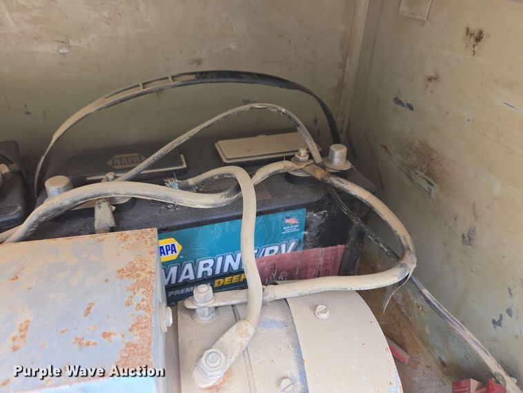 image for item EC4242 2004 Freightliner M2 106 utility / service truck