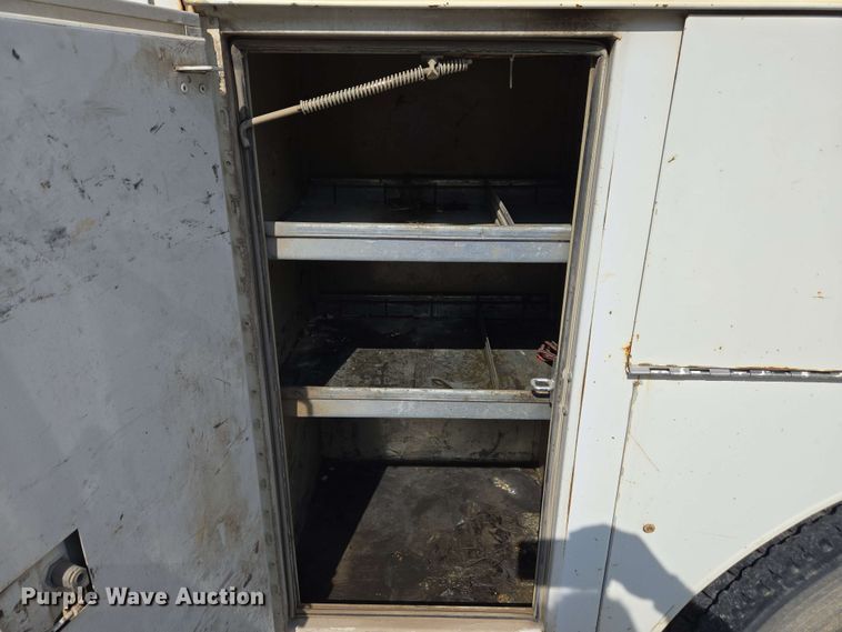 image for item EC4242 2004 Freightliner M2 106 utility / service truck