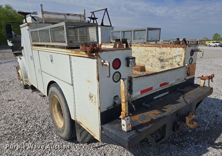 image for item EC4242 2004 Freightliner M2 106 utility / service truck