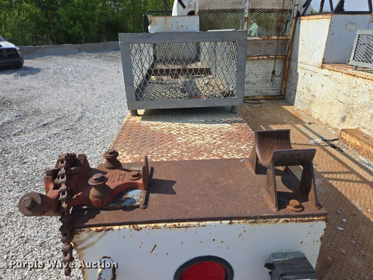 image for item EC4242 2004 Freightliner M2 106 utility / service truck