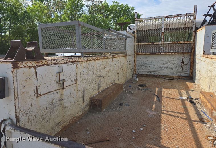 image for item EC4242 2004 Freightliner M2 106 utility / service truck