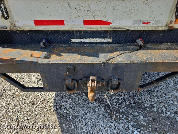 image for item EC4242 2004 Freightliner M2 106 utility / service truck