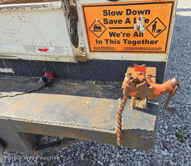 image for item EC4242 2004 Freightliner M2 106 utility / service truck