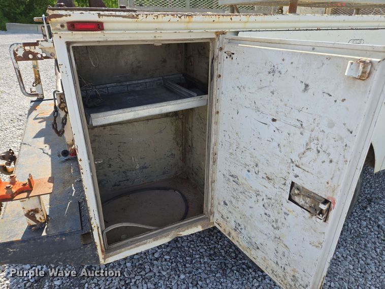 image for item EC4242 2004 Freightliner M2 106 utility / service truck