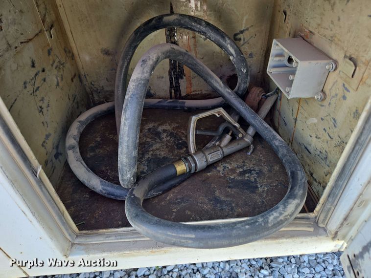 image for item EC4242 2004 Freightliner M2 106 utility / service truck