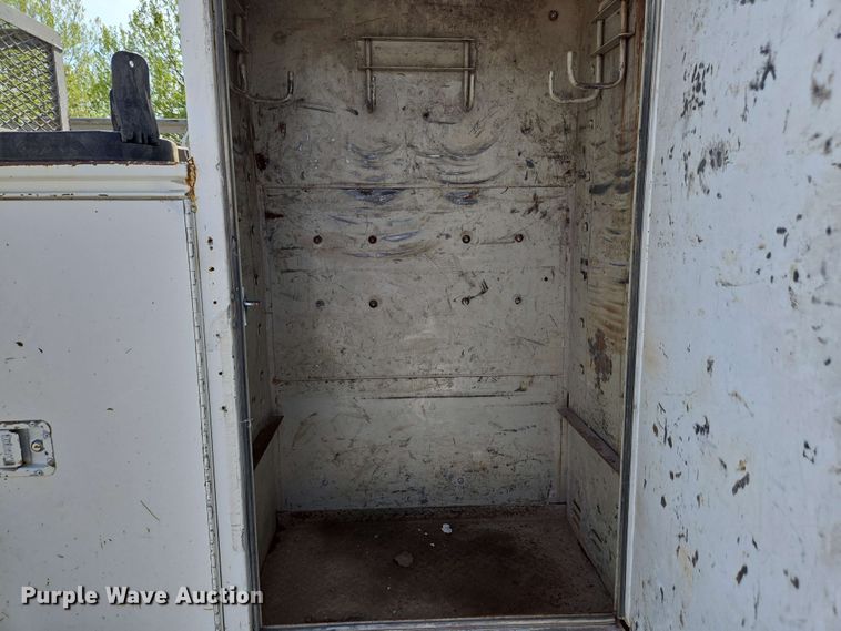 image for item EC4242 2004 Freightliner M2 106 utility / service truck