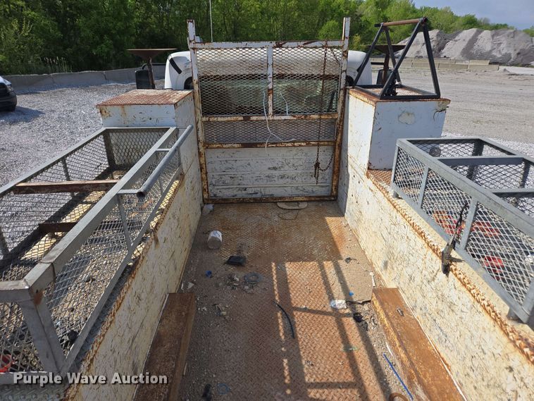 image for item EC4242 2004 Freightliner M2 106 utility / service truck