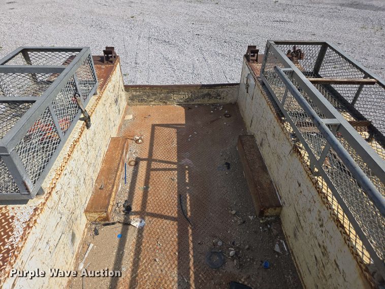 image for item EC4242 2004 Freightliner M2 106 utility / service truck