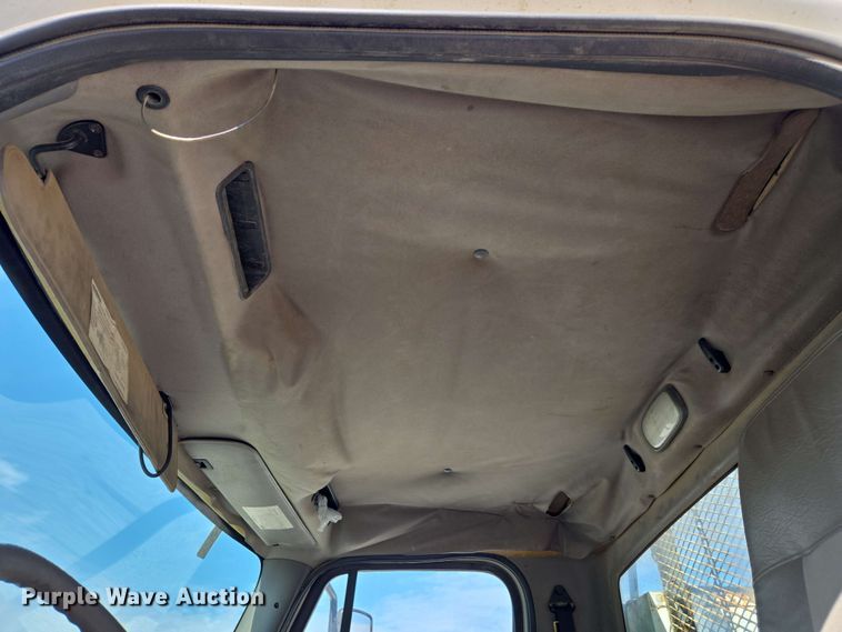 image for item EC4242 2004 Freightliner M2 106 utility / service truck