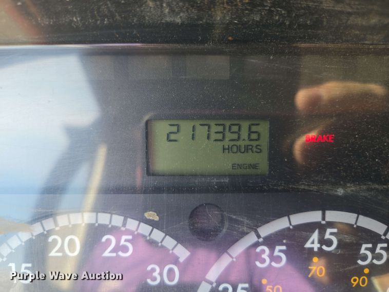 image for item EC4242 2004 Freightliner M2 106 utility / service truck