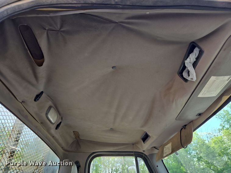 image for item EC4242 2004 Freightliner M2 106 utility / service truck