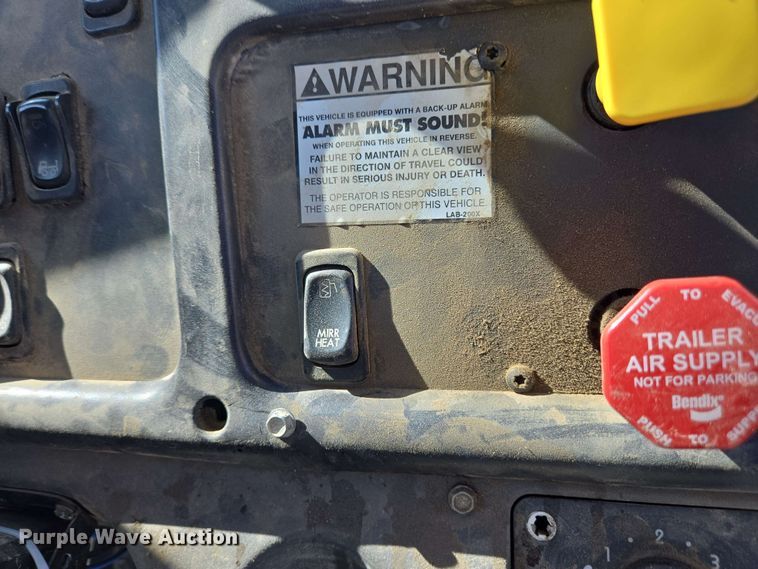 image for item EC4242 2004 Freightliner M2 106 utility / service truck