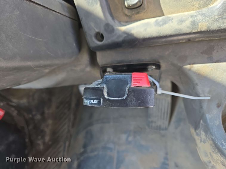 image for item EC4242 2004 Freightliner M2 106 utility / service truck