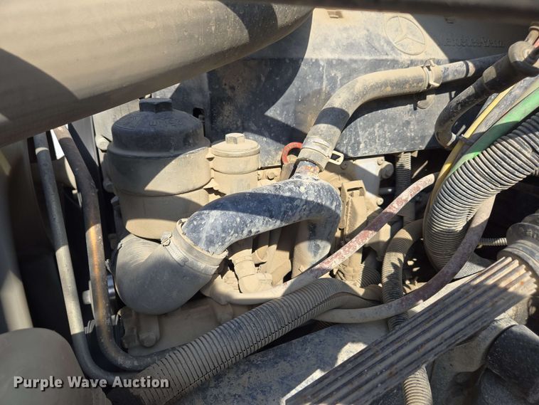 image for item EC4242 2004 Freightliner M2 106 utility / service truck