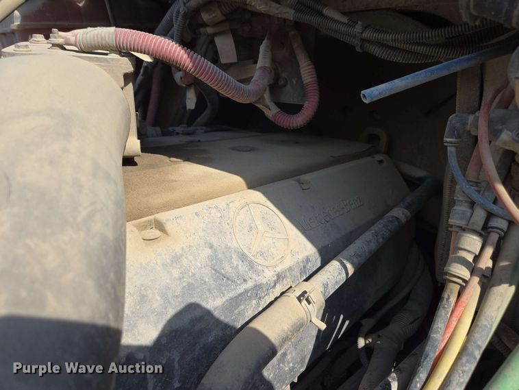 image for item EC4242 2004 Freightliner M2 106 utility / service truck