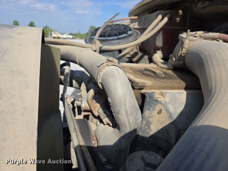 image for item EC4242 2004 Freightliner M2 106 utility / service truck