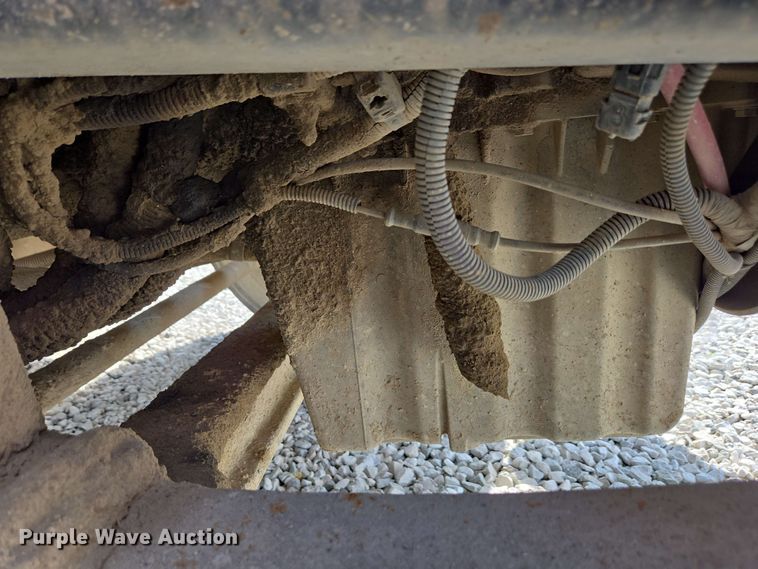 image for item EC4242 2004 Freightliner M2 106 utility / service truck