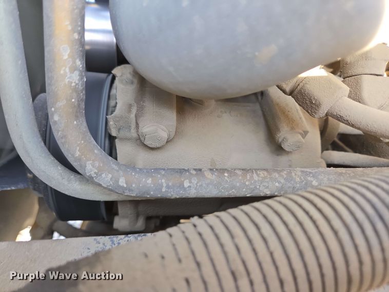 image for item EC4242 2004 Freightliner M2 106 utility / service truck