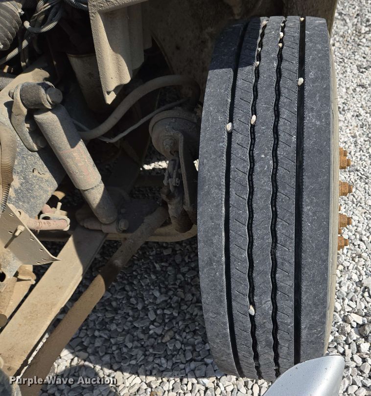 image for item EC4242 2004 Freightliner M2 106 utility / service truck