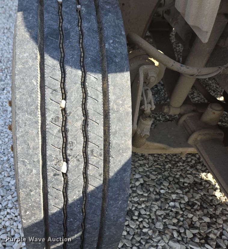 image for item EC4242 2004 Freightliner M2 106 utility / service truck