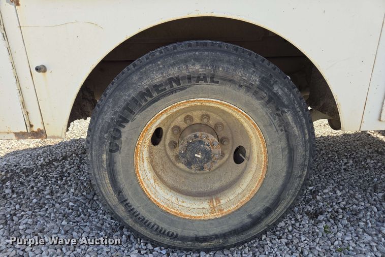 image for item EC4242 2004 Freightliner M2 106 utility / service truck