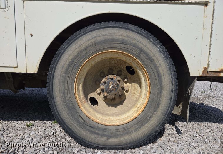 image for item EC4242 2004 Freightliner M2 106 utility / service truck