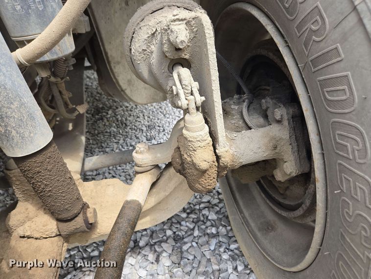 image for item EC4243 2004 Freightliner M2 106 utility / service truck