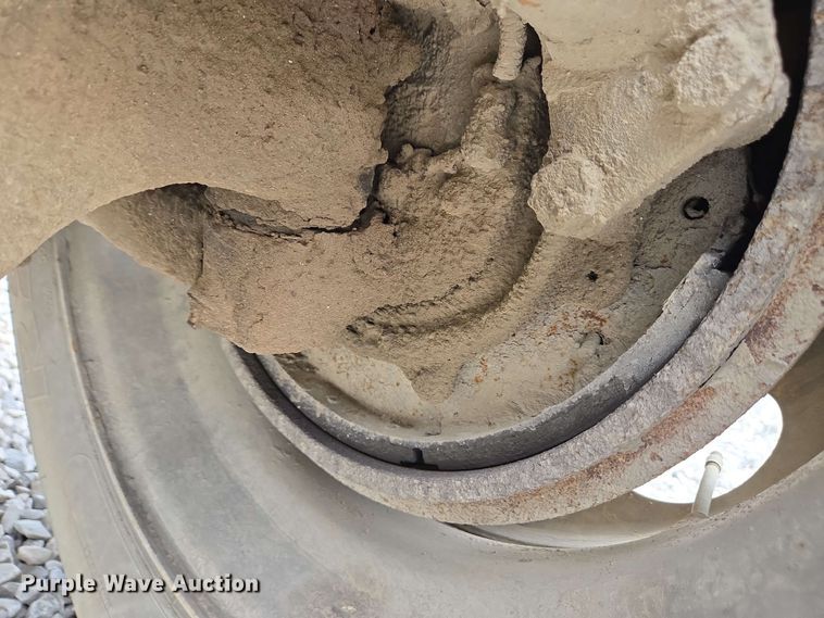 image for item EC4243 2004 Freightliner M2 106 utility / service truck