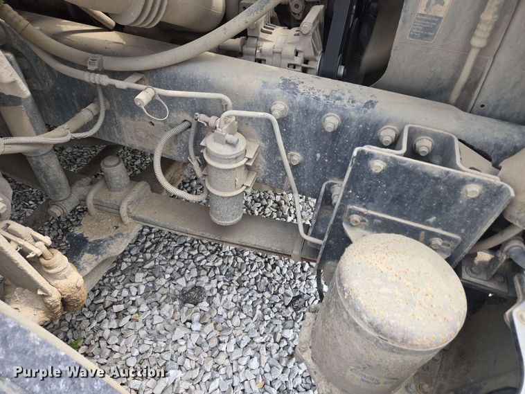 image for item EC4243 2004 Freightliner M2 106 utility / service truck