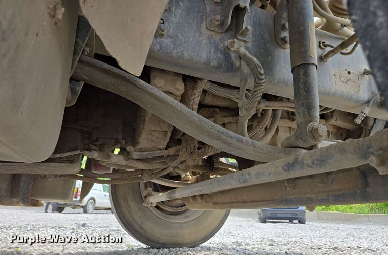 image for item EC4243 2004 Freightliner M2 106 utility / service truck