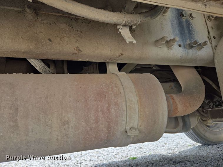 image for item EC4243 2004 Freightliner M2 106 utility / service truck