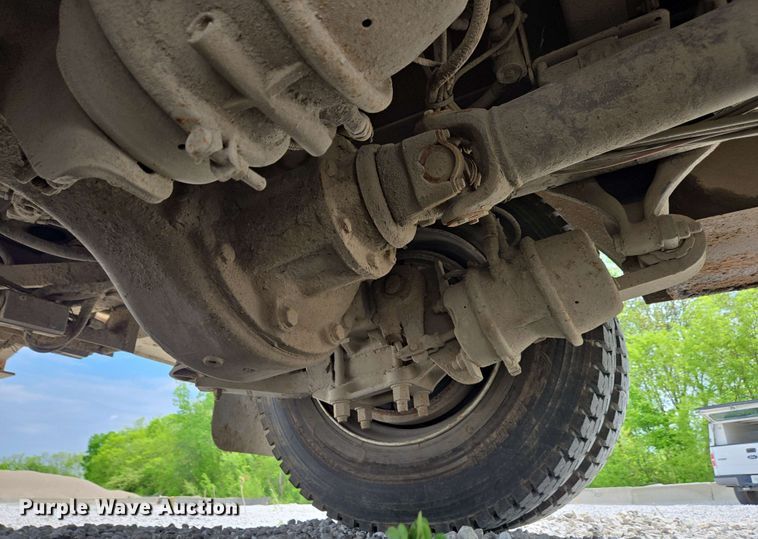 image for item EC4243 2004 Freightliner M2 106 utility / service truck