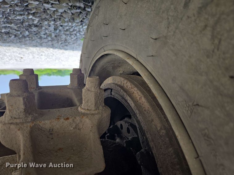 image for item EC4243 2004 Freightliner M2 106 utility / service truck