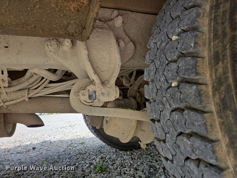 image for item EC4243 2004 Freightliner M2 106 utility / service truck