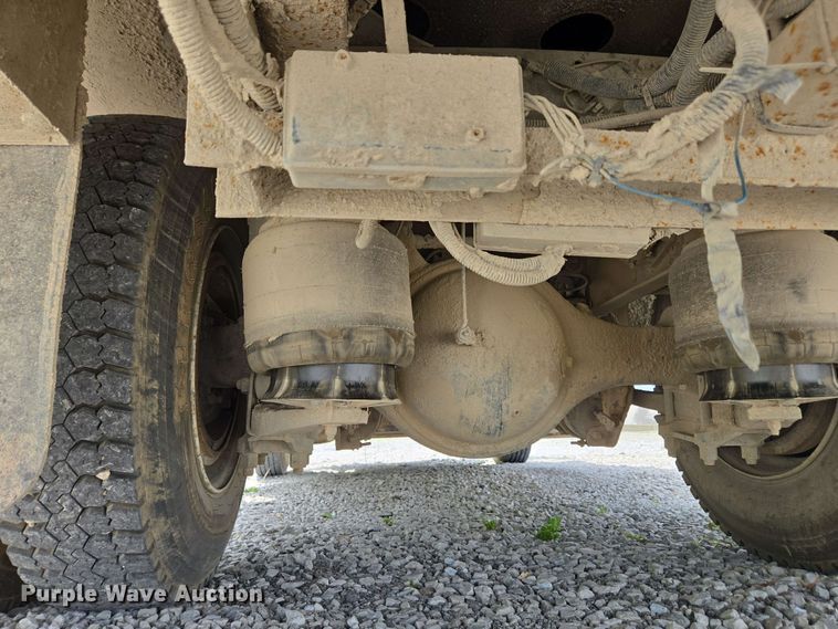 image for item EC4243 2004 Freightliner M2 106 utility / service truck