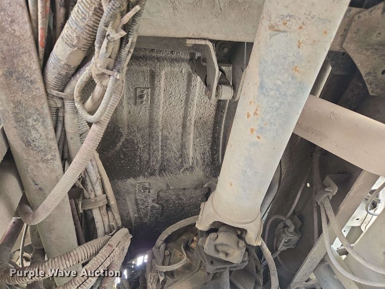 image for item EC4243 2004 Freightliner M2 106 utility / service truck