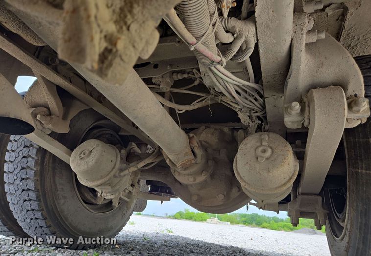 image for item EC4243 2004 Freightliner M2 106 utility / service truck