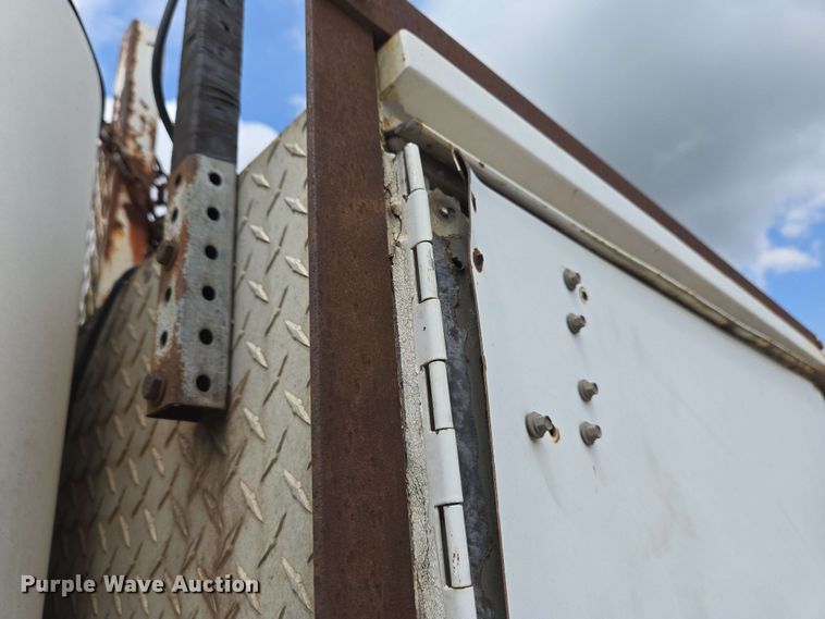 image for item EC4243 2004 Freightliner M2 106 utility / service truck