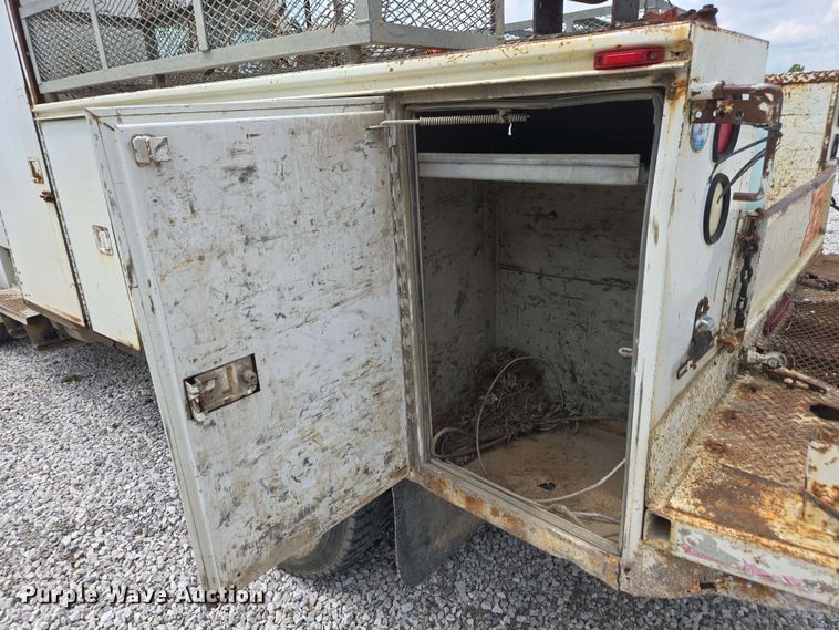 image for item EC4243 2004 Freightliner M2 106 utility / service truck