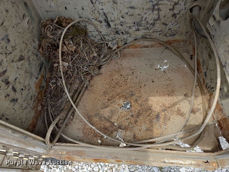 image for item EC4243 2004 Freightliner M2 106 utility / service truck