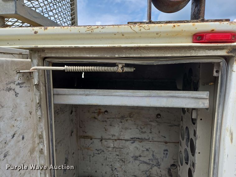 image for item EC4243 2004 Freightliner M2 106 utility / service truck