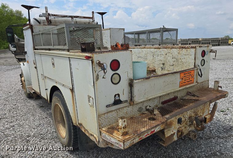 image for item EC4243 2004 Freightliner M2 106 utility / service truck