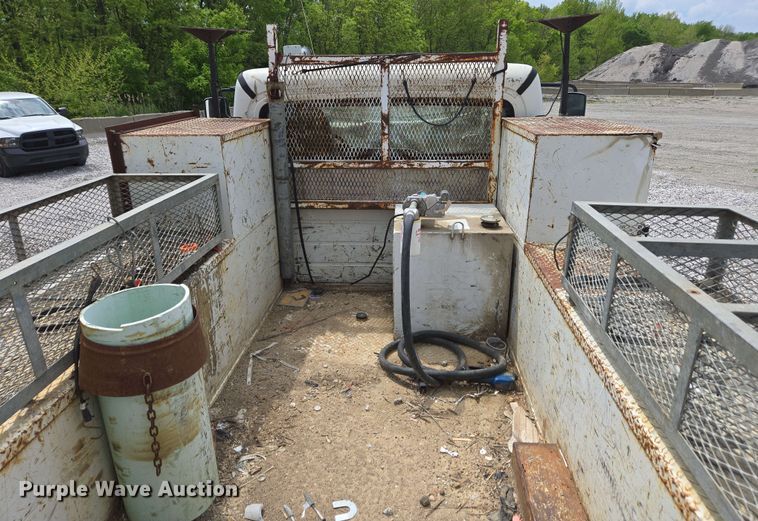 image for item EC4243 2004 Freightliner M2 106 utility / service truck